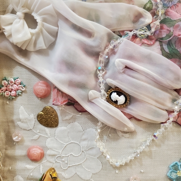 Handmade One of a Kind Vintage Lady Shadowbox - Picture 4 of 6